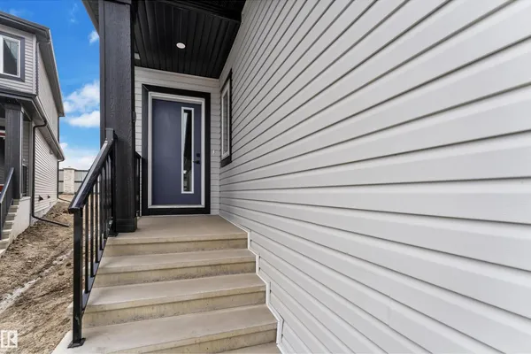 292 Munn Way photo 3