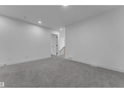 292 Munn Way photo 33