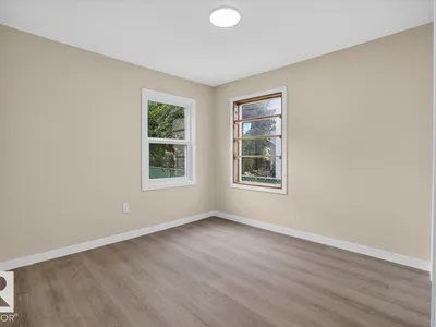11645 90 ST NW photo 5