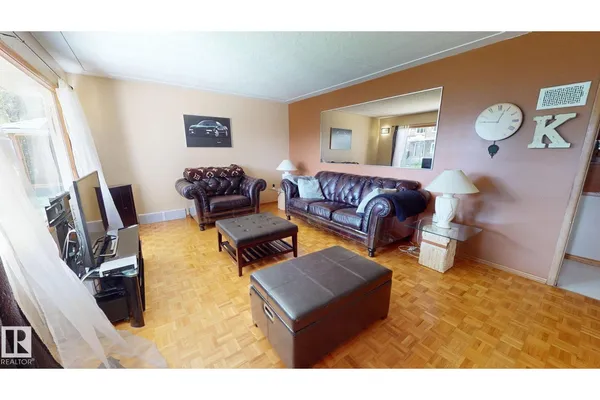 10328 77 ST NW photo 3