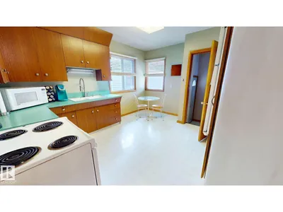 10328 77 ST NW photo 5