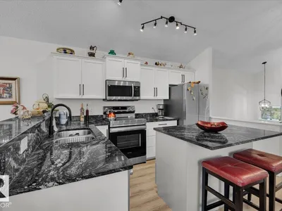 7608 15 AV SW photo 11