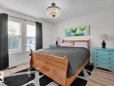7608 15 AV SW photo 16