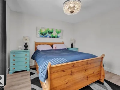 7608 15 AV SW photo 17