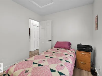 7608 15 AV SW photo 19