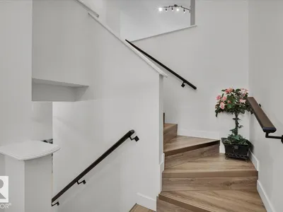 7608 15 AV SW photo 23