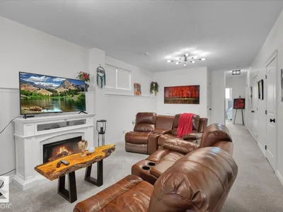 7608 15 AV SW photo 27