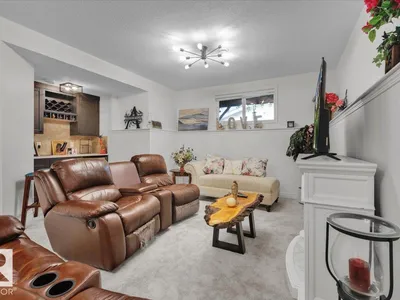 7608 15 AV SW photo 28