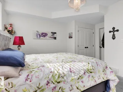7608 15 AV SW photo 31