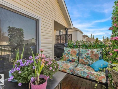 7608 15 AV SW photo 36