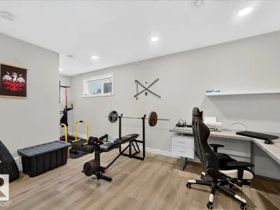 100 MEADOWLAND CR photo 38