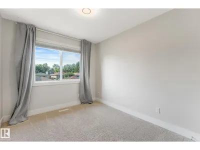 10433 70 AV NW photo 28