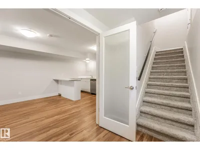 10433 70 AV NW photo 34