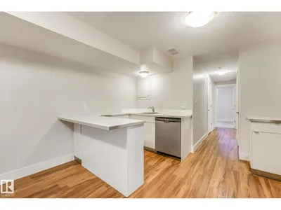10433 70 AV NW photo 39