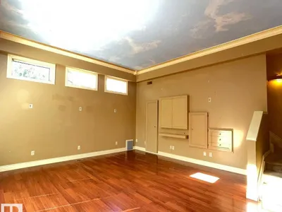 11643 76 AV NW photo 5