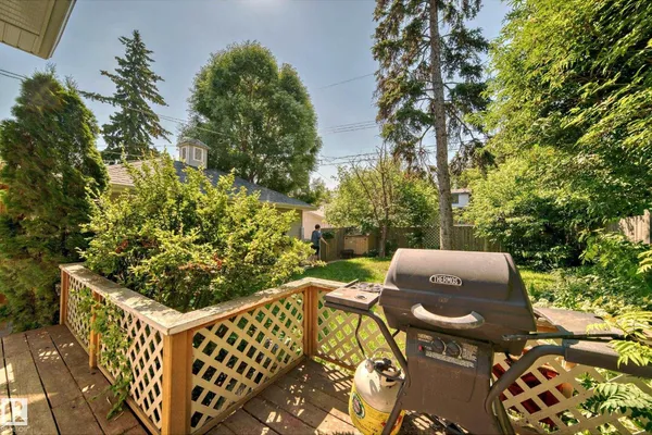 11643 76 AV NW photo 2