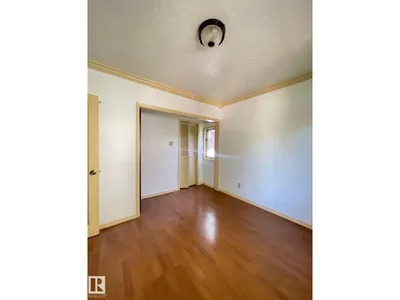 11643 76 AV NW photo 15