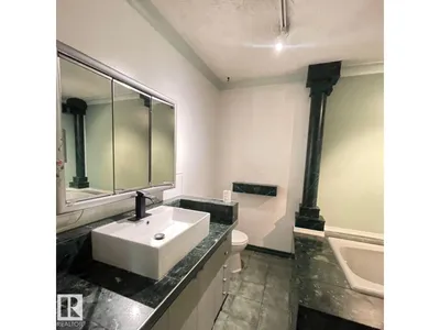 11643 76 AV NW photo 16