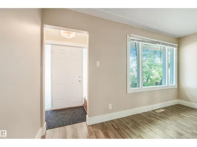 9347 105 AV NW NW photo 12
