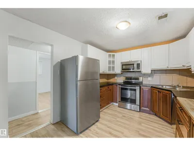 9347 105 AV NW NW photo 37