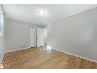 9347 105 AV NW NW photo 42