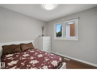 18525 86A AV NW photo 36