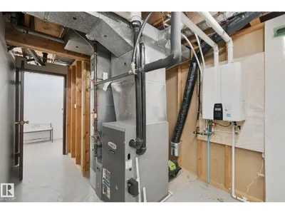 18525 86A AV NW photo 52
