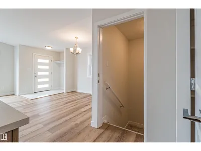 12117 85 ST NW photo 23