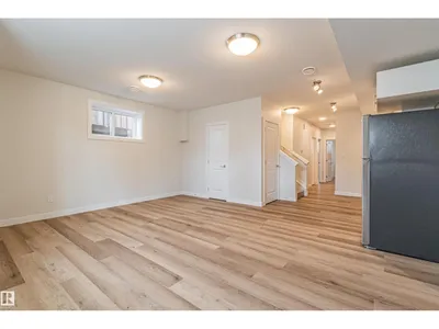 12117 85 ST NW photo 31