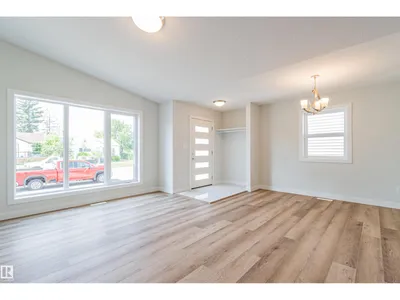 12117 85 ST NW photo 4