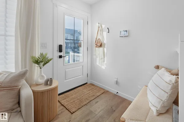 20934 24 AV NW photo 2