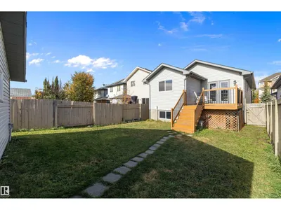 3019 33 AV NW photo 35
