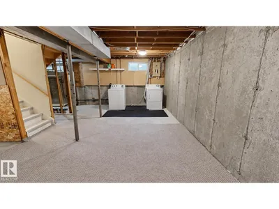 3637 30 AV NW photo 20