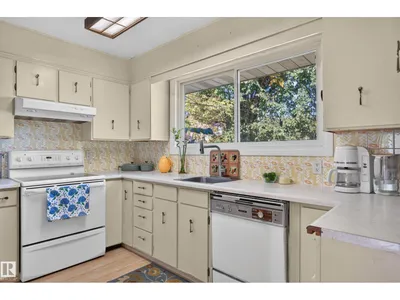 13636 122 AV NW photo 11
