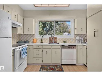 13636 122 AV NW photo 12