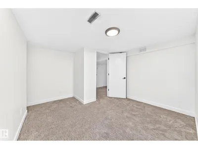 6104 149 AV NW NW photo 41