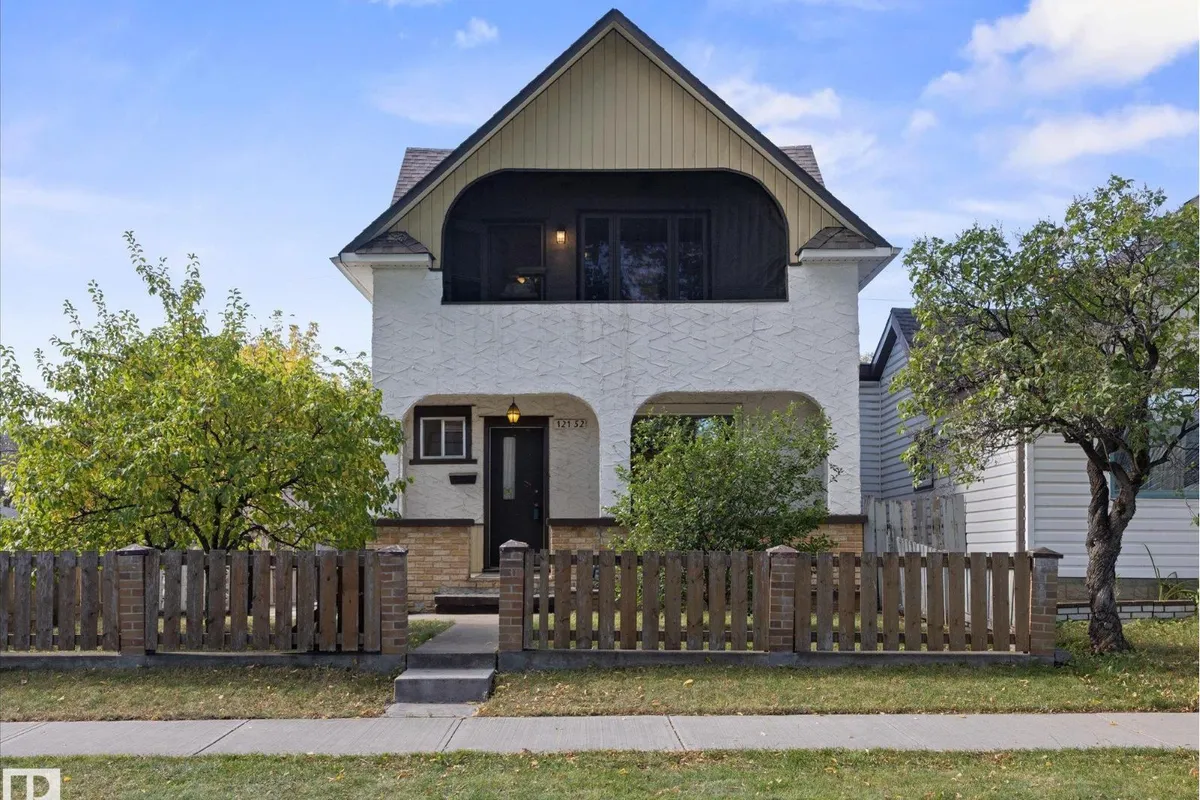 12152 91 ST NW exterior