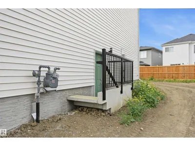19004 20 AV NW photo 42