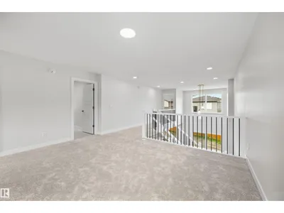 19004 20 AV NW photo 27