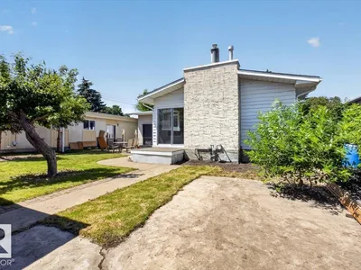 8515 56 ST NW photo 60