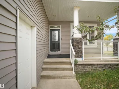 7628 10 AV SW SW photo 7