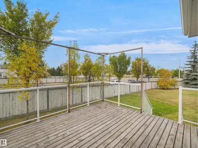 7628 10 AV SW SW photo 8