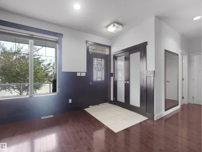 7628 10 AV SW SW photo 9