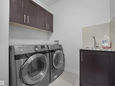 7628 10 AV SW SW photo 10
