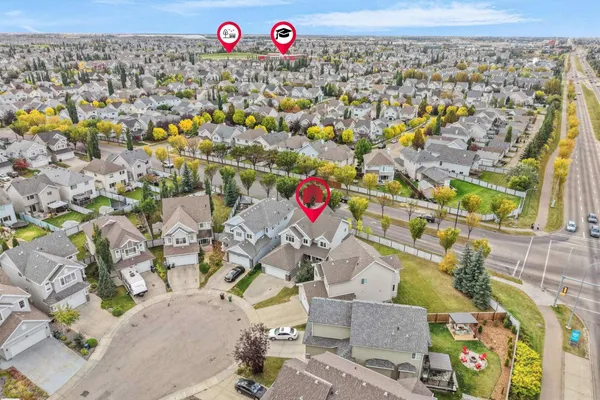 7628 10 AV SW SW photo 2