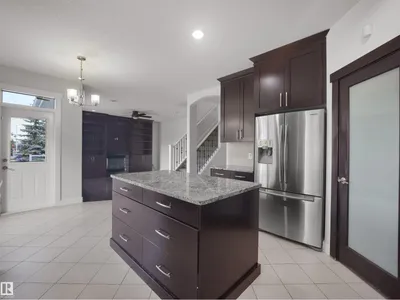 7628 10 AV SW SW photo 14