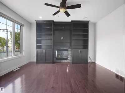 7628 10 AV SW SW photo 16