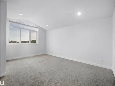 7628 10 AV SW SW photo 17