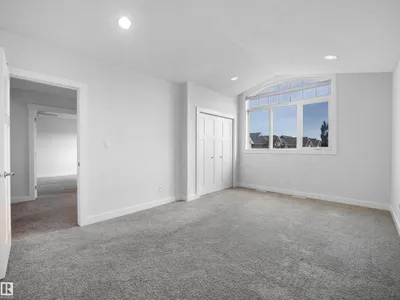7628 10 AV SW SW photo 18