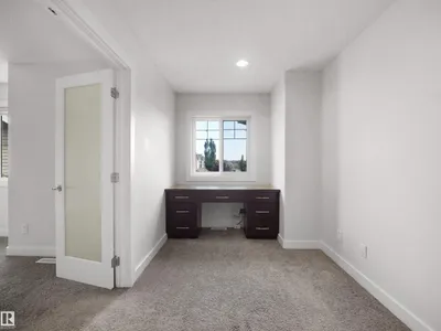 7628 10 AV SW SW photo 19